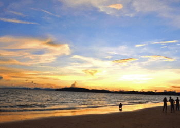 Nightlife in Ao Nang: A Guide to Live Music and Beach Bars